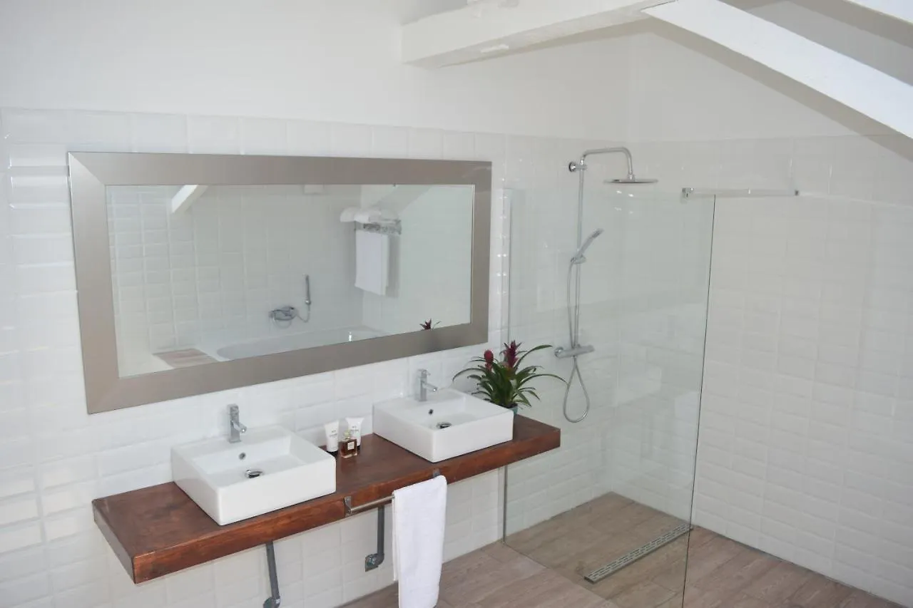 לורדה Lafitole Lodge לינה וארוחת בוקר
