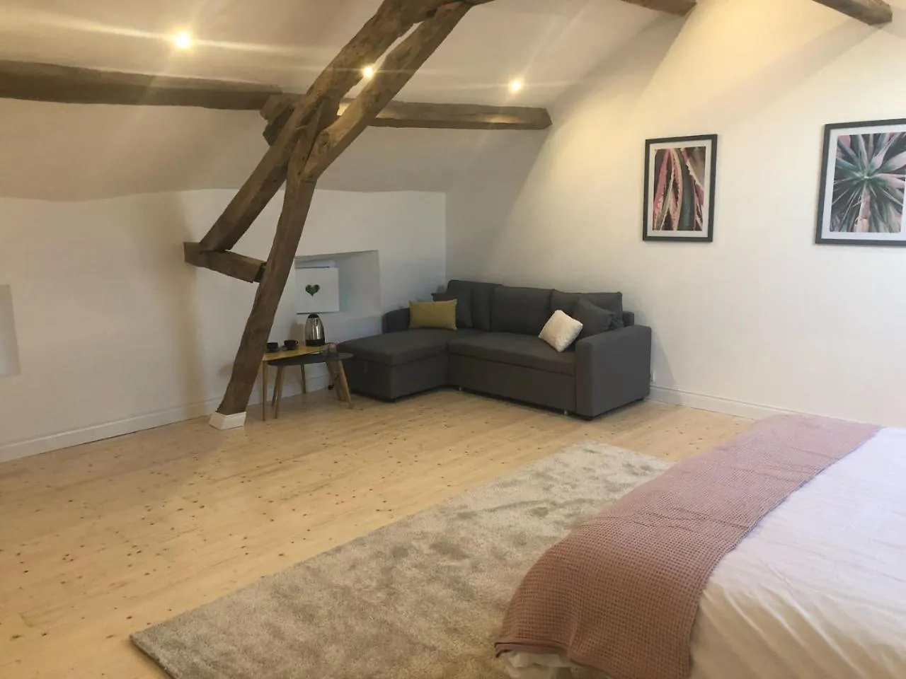 לורדה Lafitole Lodge לינה וארוחת בוקר